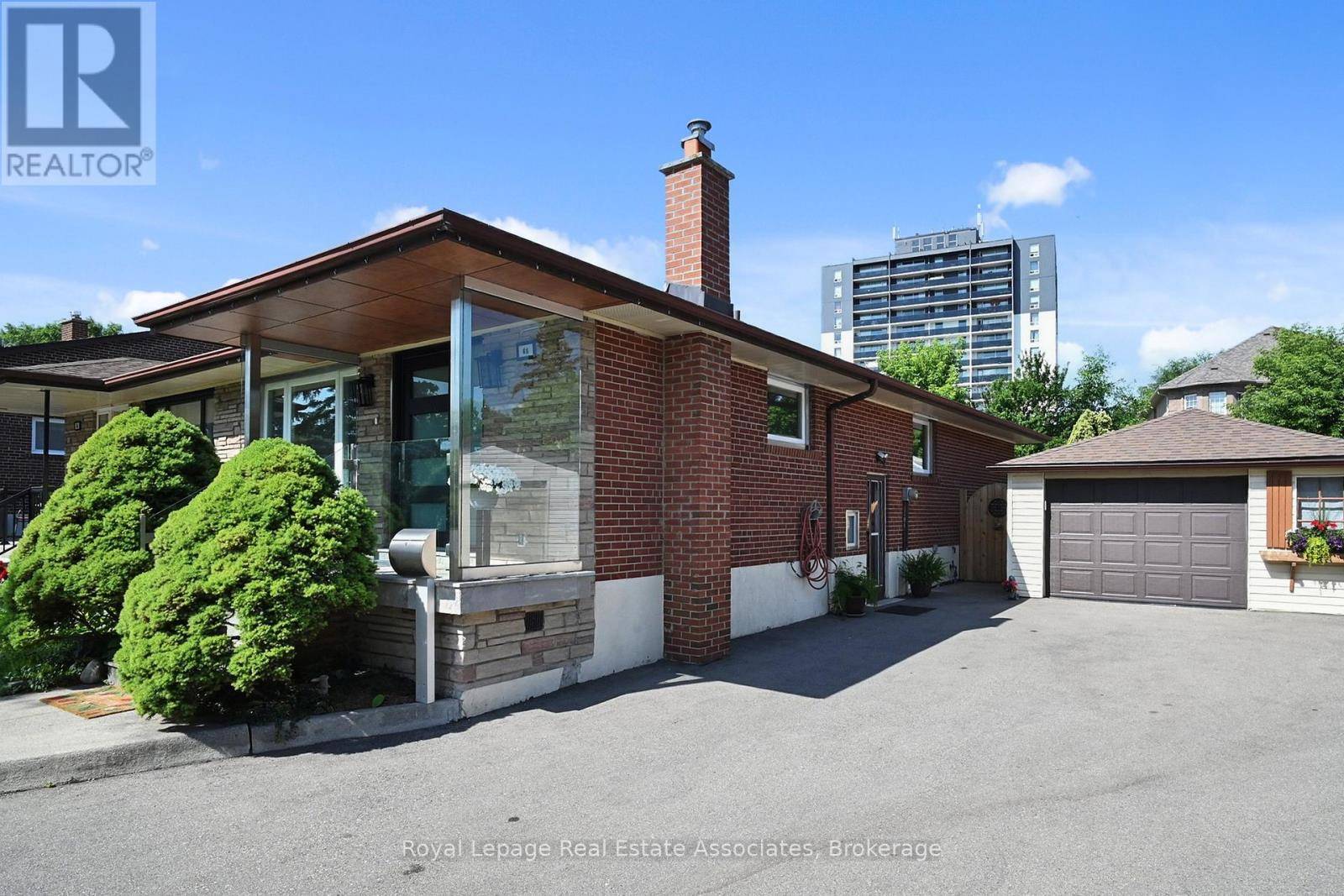 Toronto (islington-city Centre West), ON M9B5E6,68 VANGUARD DRIVE