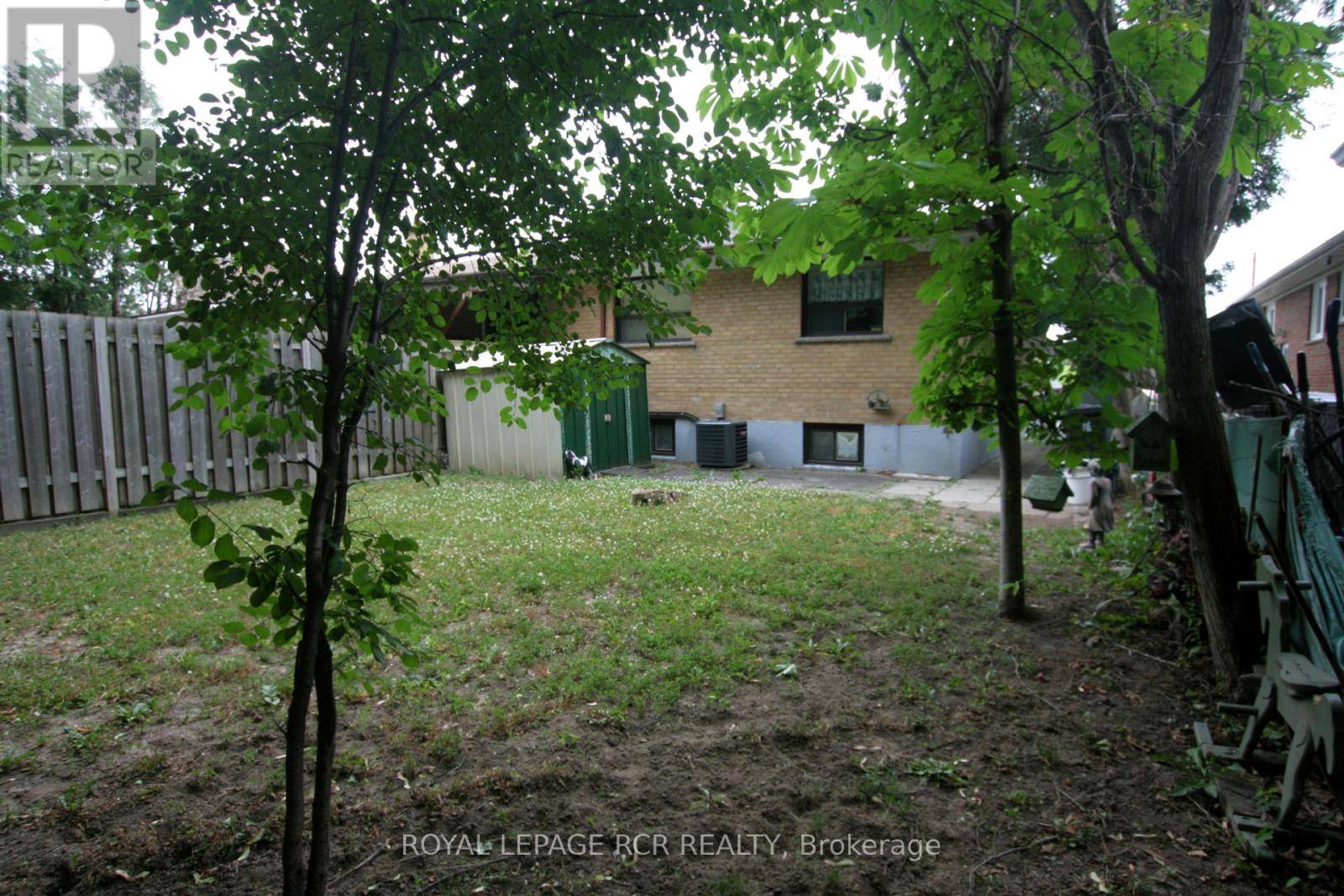 Toronto (downsview-roding-cfb), ON M3L1K8,69 NEAMES CRESCENT