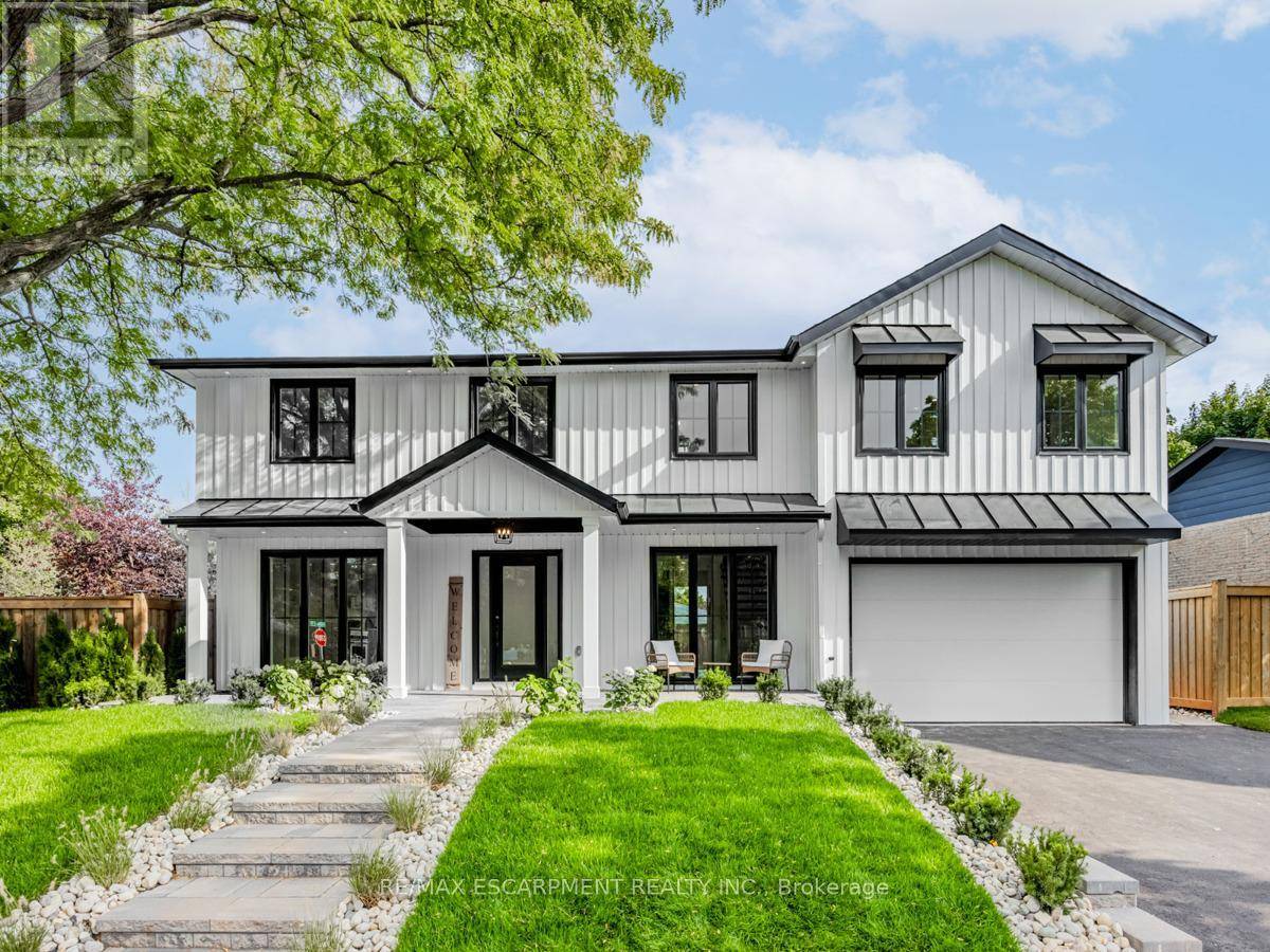 Oakville (wo West), ON L6L2T2,2212 URWIN CRESCENT