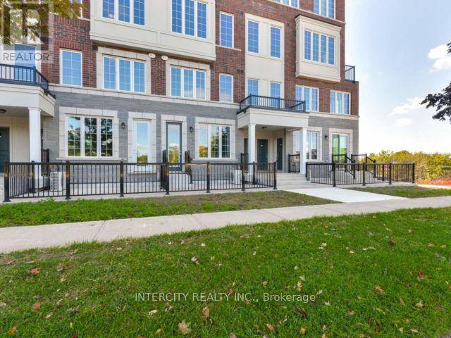Oakville (ro River Oaks), ON L6H7H2,2205 Lillykin ST #4