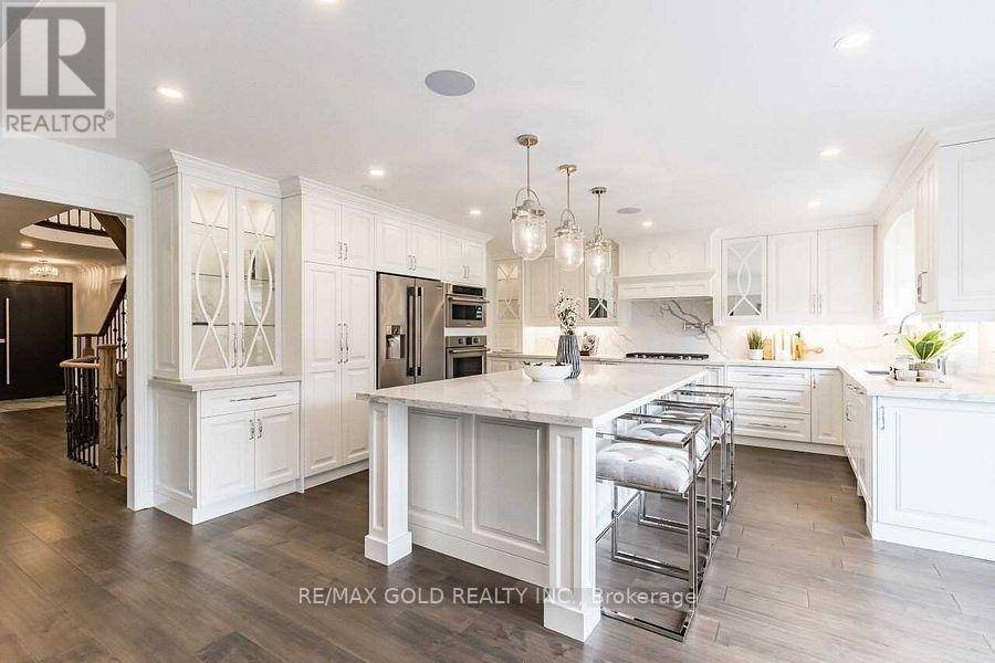Brampton (sandringham-wellington), ON L6R1M1,30 DEERGLEN DRIVE