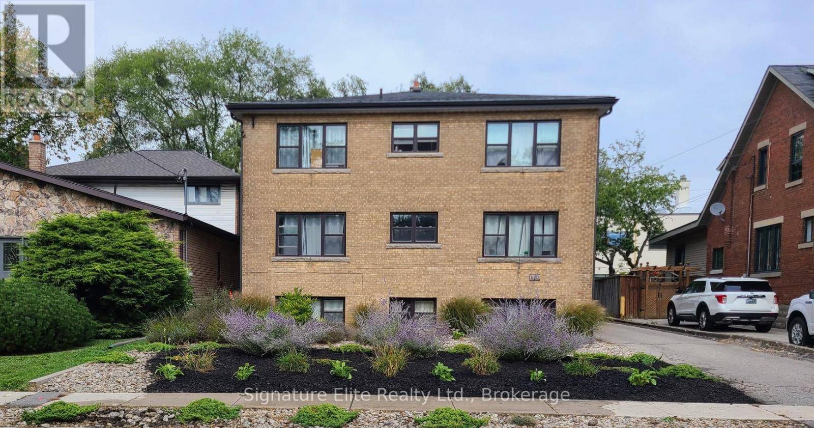 Toronto (long Branch), ON M8V2H8,112 Alder CRES #203