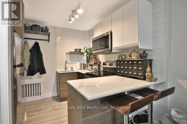 Toronto (long Branch), ON M8V2H8,112 Alder CRES #203