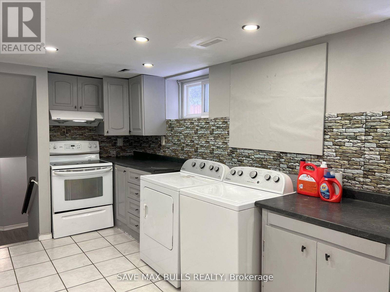 Brampton (madoc), ON L6V2V8,34 ABELL DRIVE