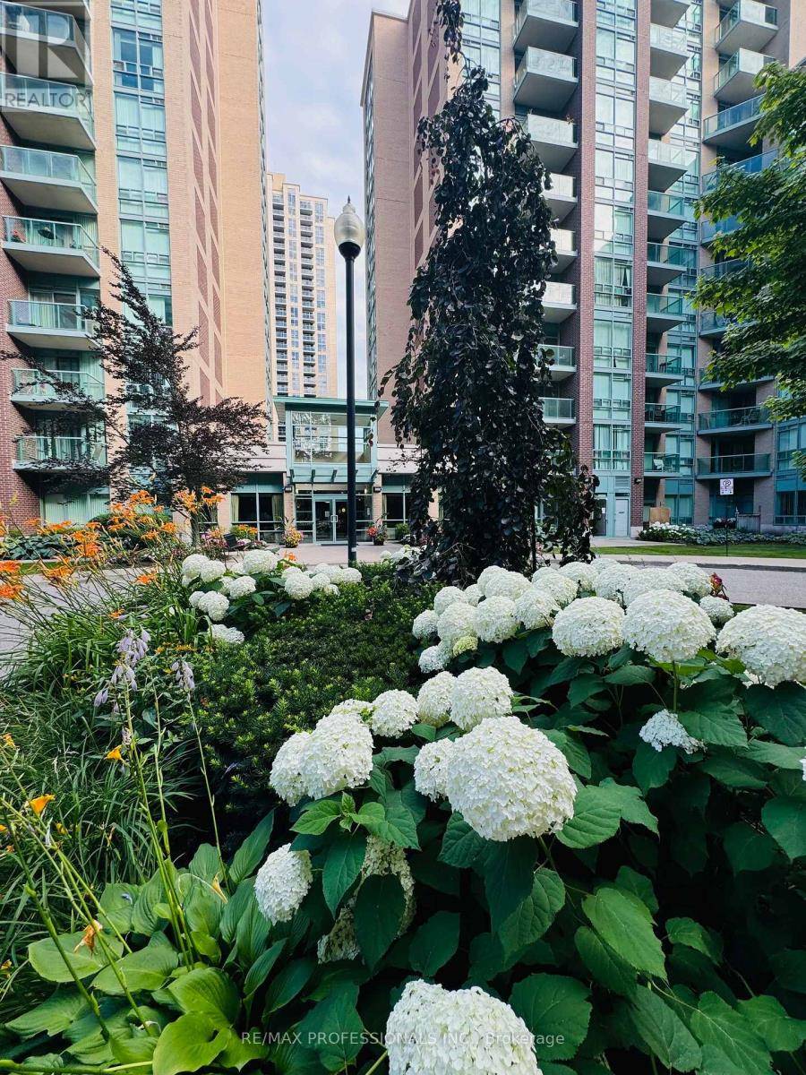 Toronto (islington-city Centre West), ON M9A0A4,7 Michael Power PL #1206