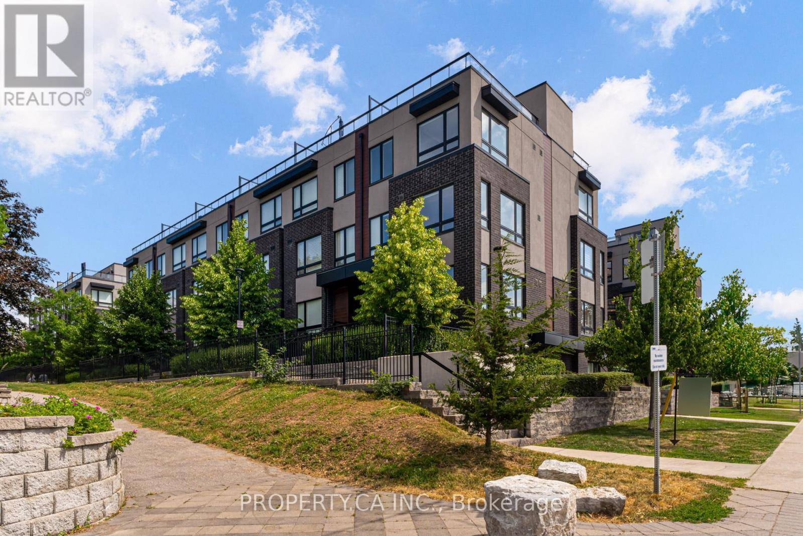 Toronto (yorkdale-glen Park), ON M6B0A9,1130 Briar Hill AVE #201