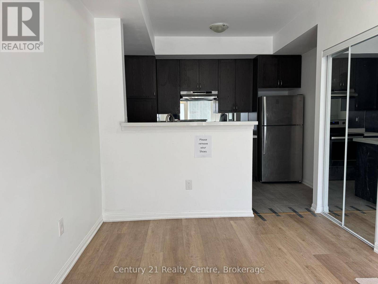 Brampton (sandringham-wellington), ON L7A0A1,250 Sunny Meadow BLVD #329