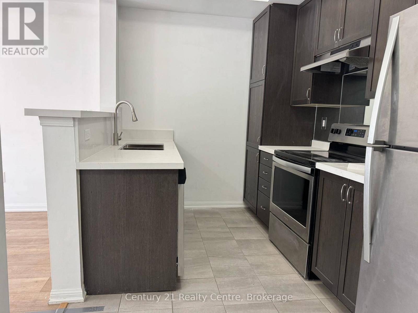 Brampton (sandringham-wellington), ON L7A0A1,250 Sunny Meadow BLVD #329