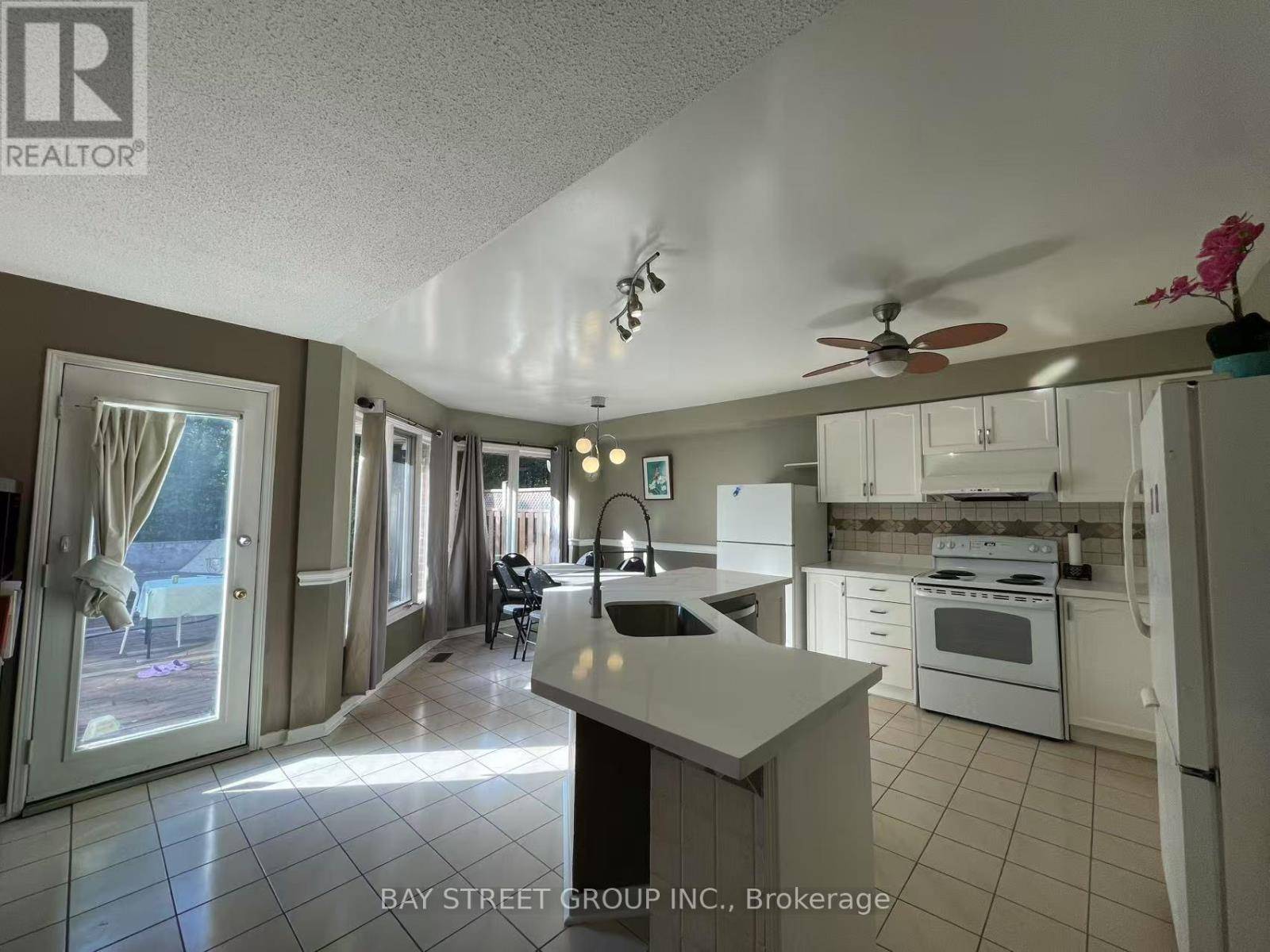 Oakville (cv Clearview), ON L6J7K7,2589 ADDINGHAM CRESCENT