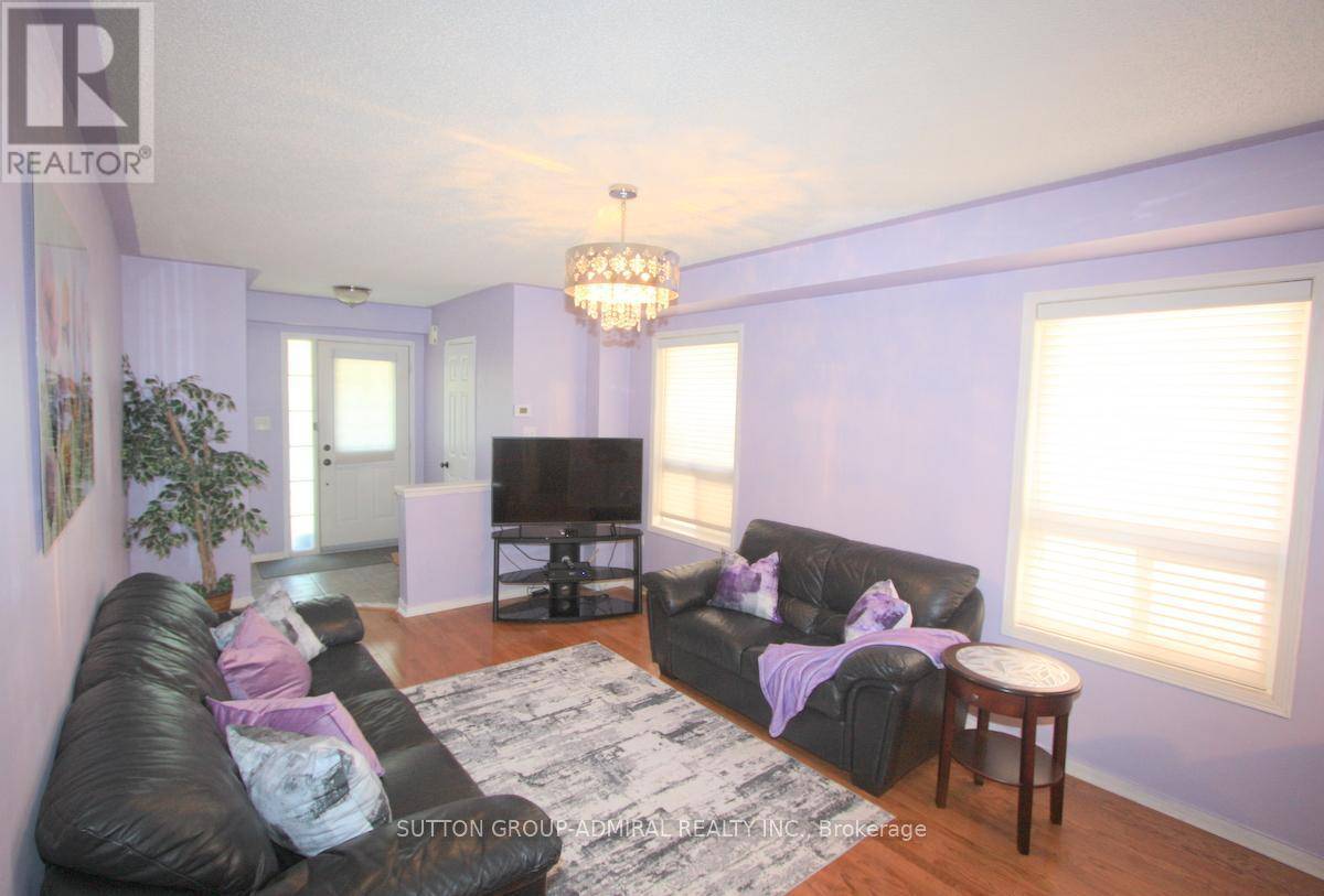 Burlington (orchard), ON L7L7N8,5868 BLUE SPRUCE AVENUE