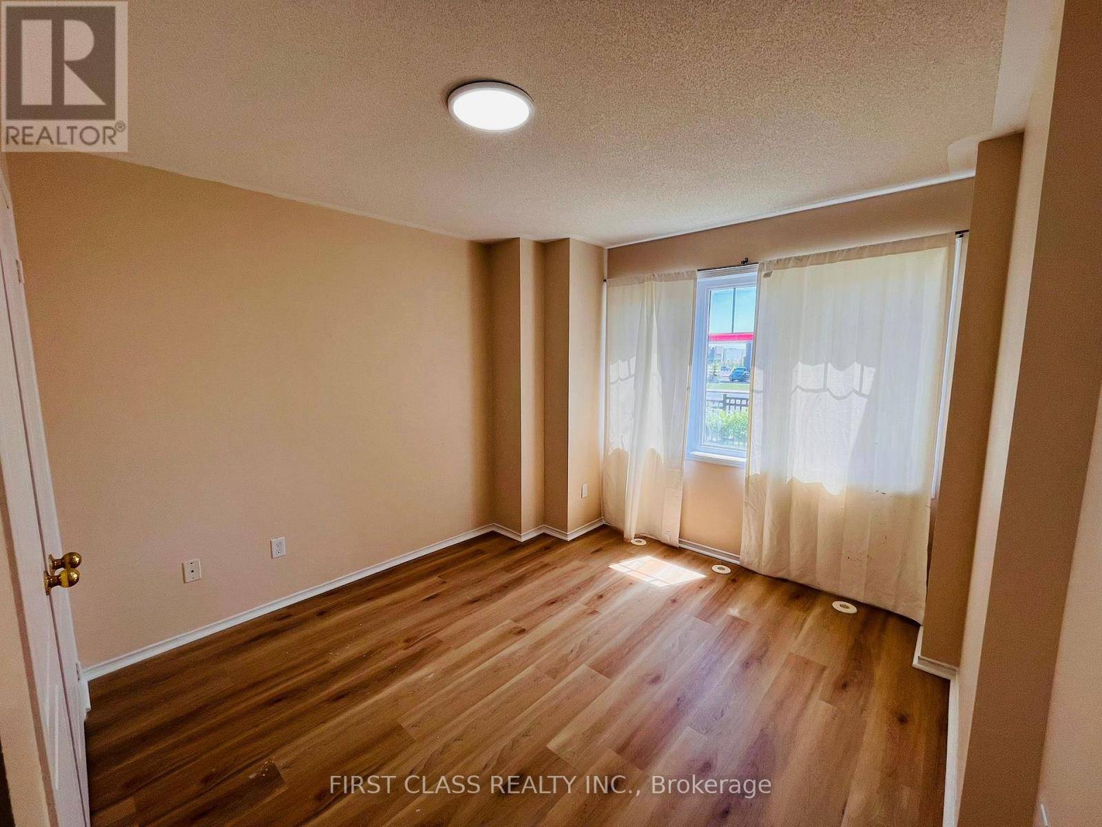 Mississauga (churchill Meadows), ON L5M0E7,3985 Eglinton AVE West #20