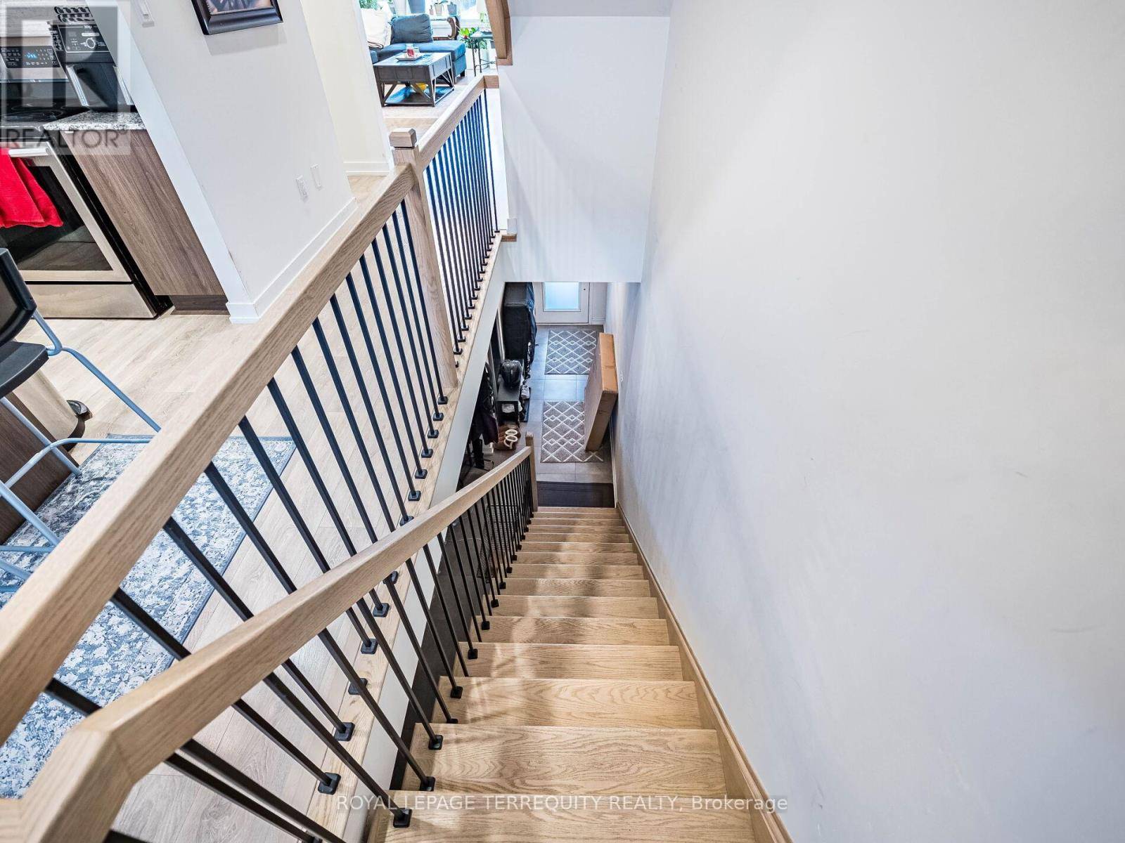 Oakville (go Glenorchy), ON L6H0L4,195 SABINA DRIVE