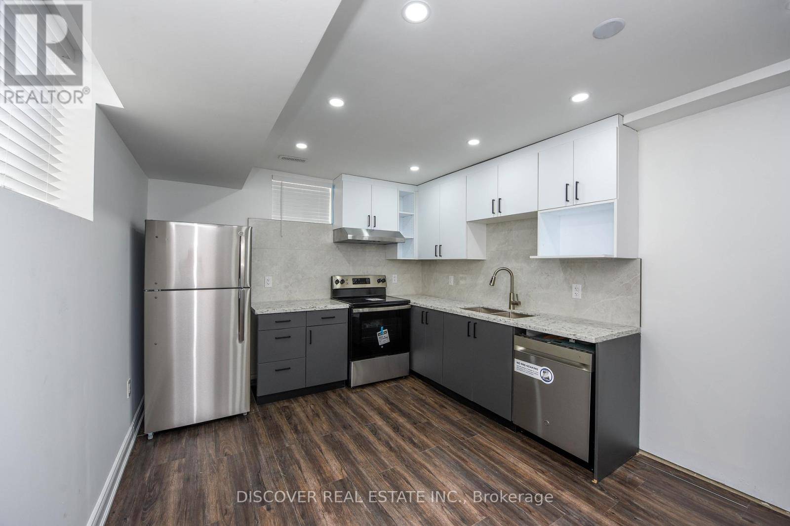 Mississauga (applewood), ON L4Y2M8,809 Bloor ST #Bsmt
