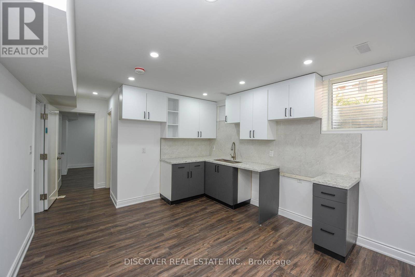 Mississauga (applewood), ON L4Y2M8,809 Bloor ST #Bsmt B
