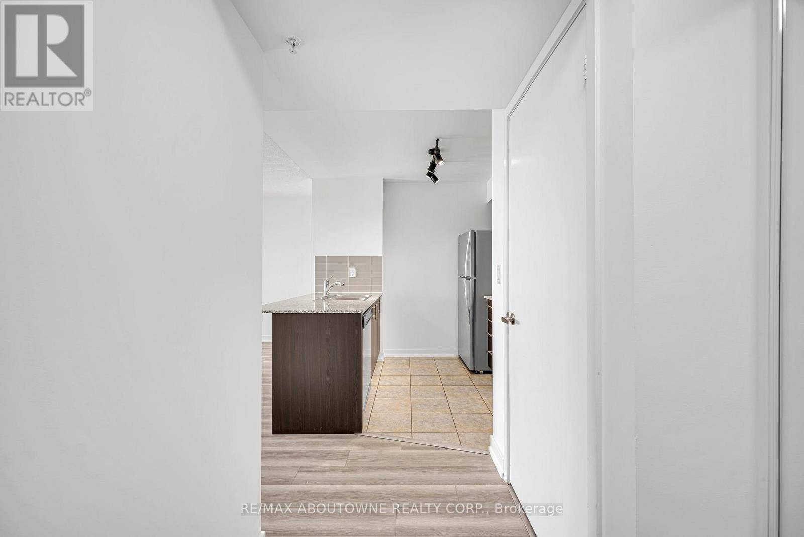 Toronto (dovercourt-wallace Emerson-junction), ON M6H0B6,1410 Dupont ST #1105