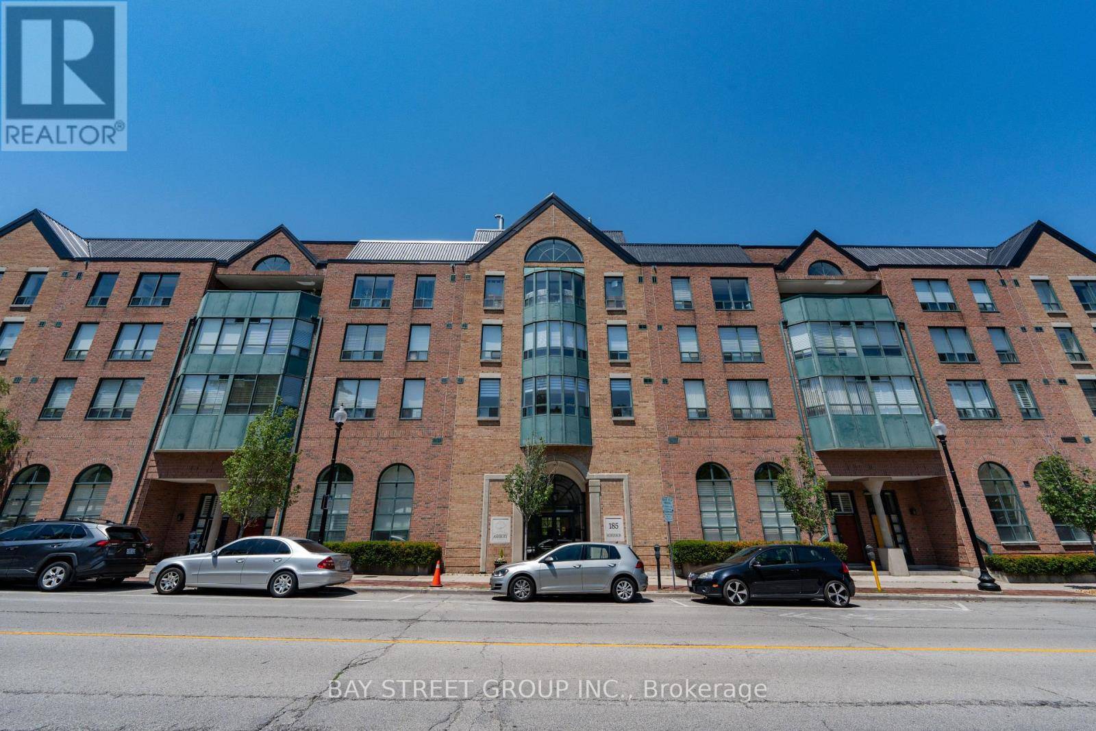 Oakville (oo Old Oakville), ON L6J7P6,185 Robinson ST #208