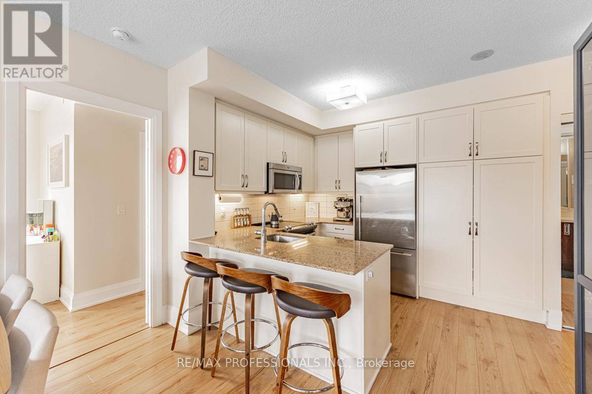 Toronto (high Park-swansea), ON M6S0A2,2 Old Mill DR #417