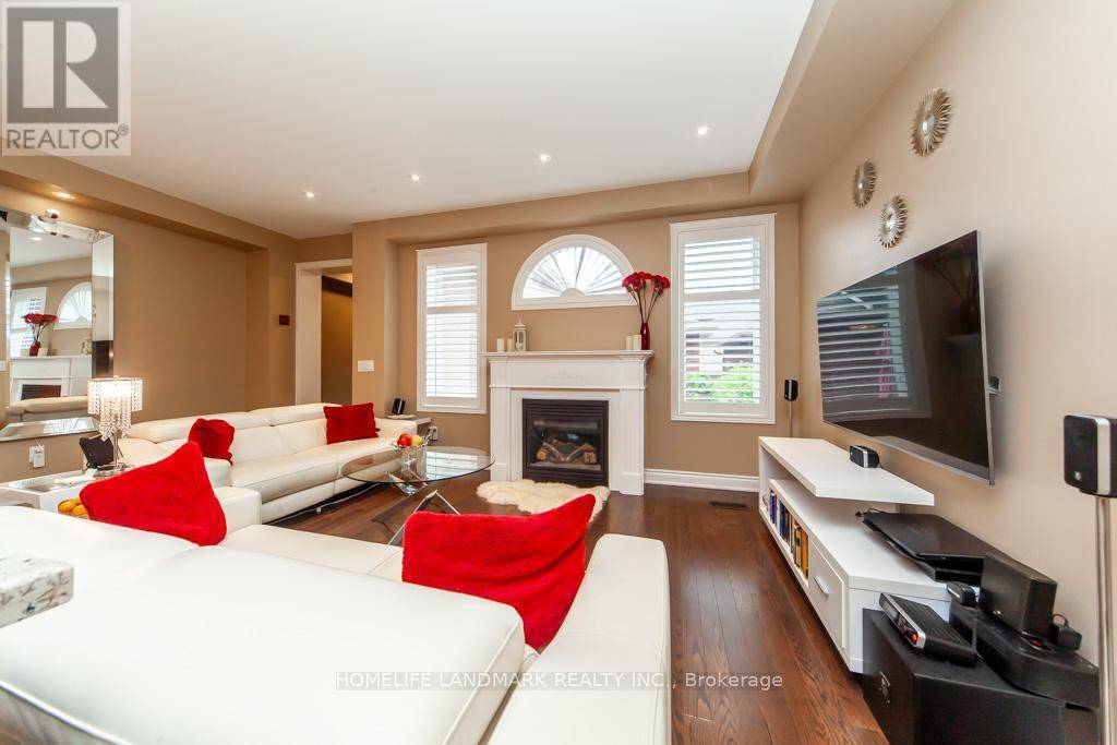 Oakville (go Glenorchy), ON L6M4L7,3077 NEYAGAWA BOULEVARD W