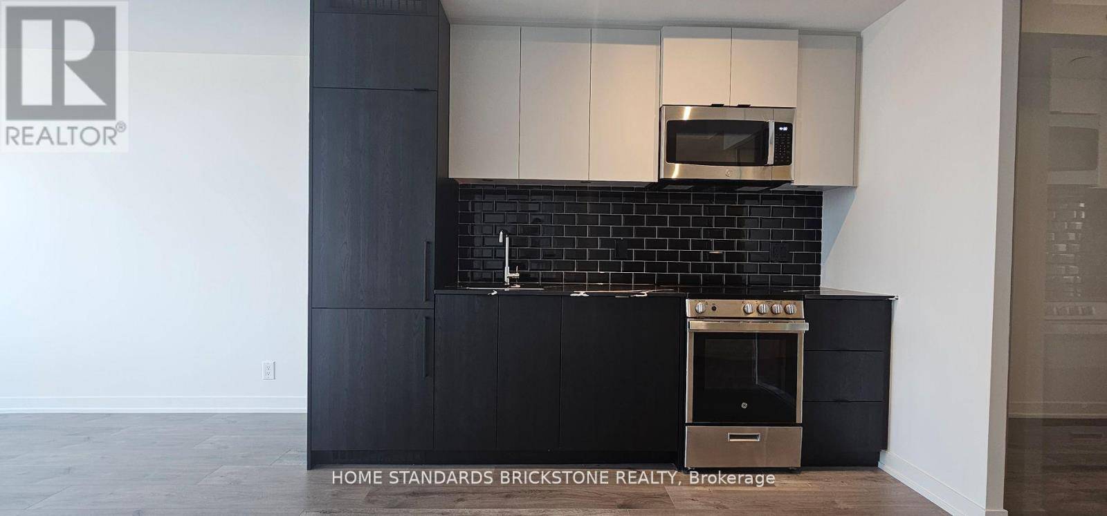 Toronto (south Parkdale), ON M6K0J2,285 Dufferin ST #612