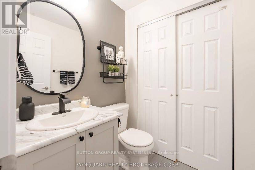 Toronto (keelesdale-eglinton West), ON M6M0B4,6 Bicknell AVE West #11