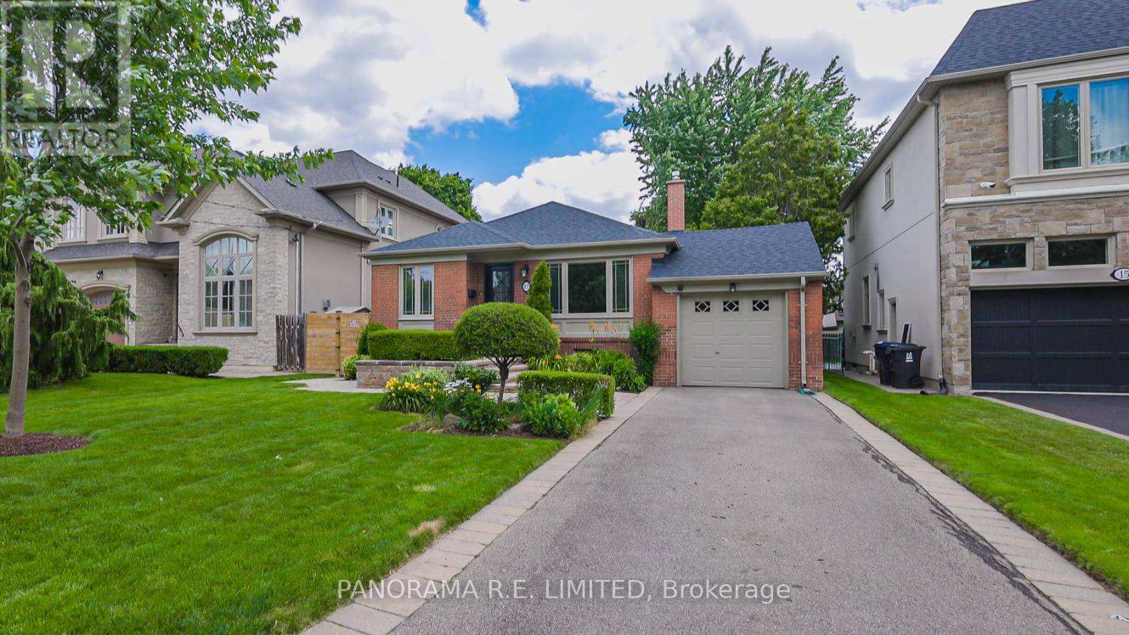 Toronto (islington-city Centre West), ON M9B5A8,17 DORLEN AVENUE