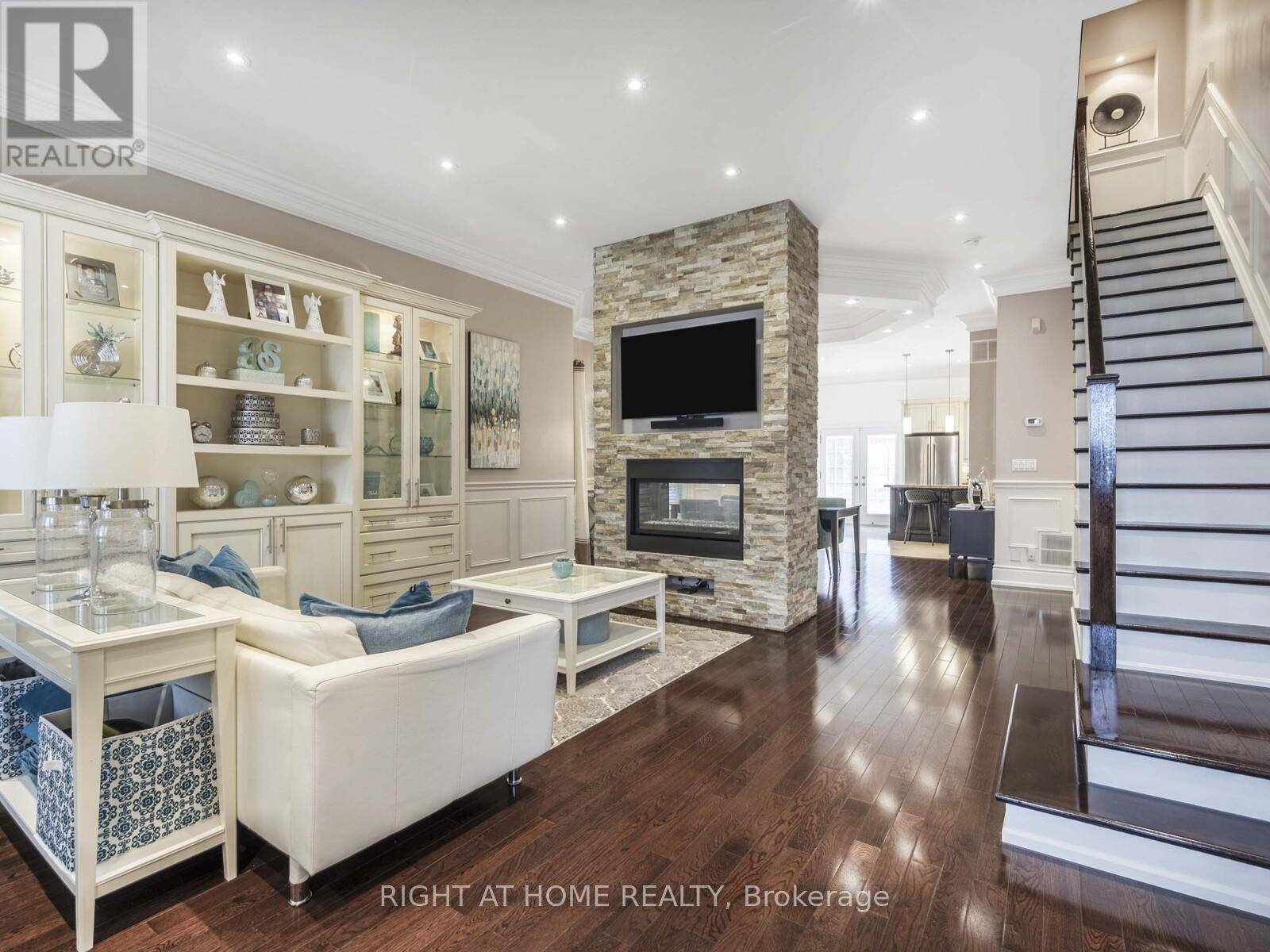 Toronto (roncesvalles), ON M6K2L4,64 BROCK AVENUE
