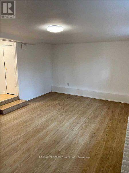 Toronto (high Park-swansea), ON M6R1C8,84 Merrick ST #(LOWER)
