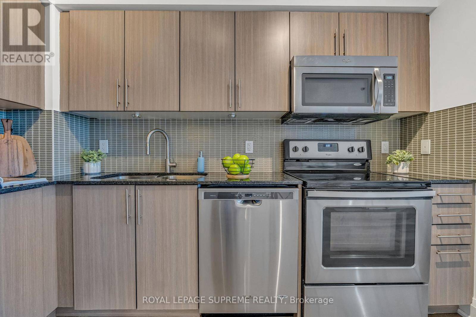 Oakville (qe Queen Elizabeth), ON L6K3V5,65 Speers RD #612