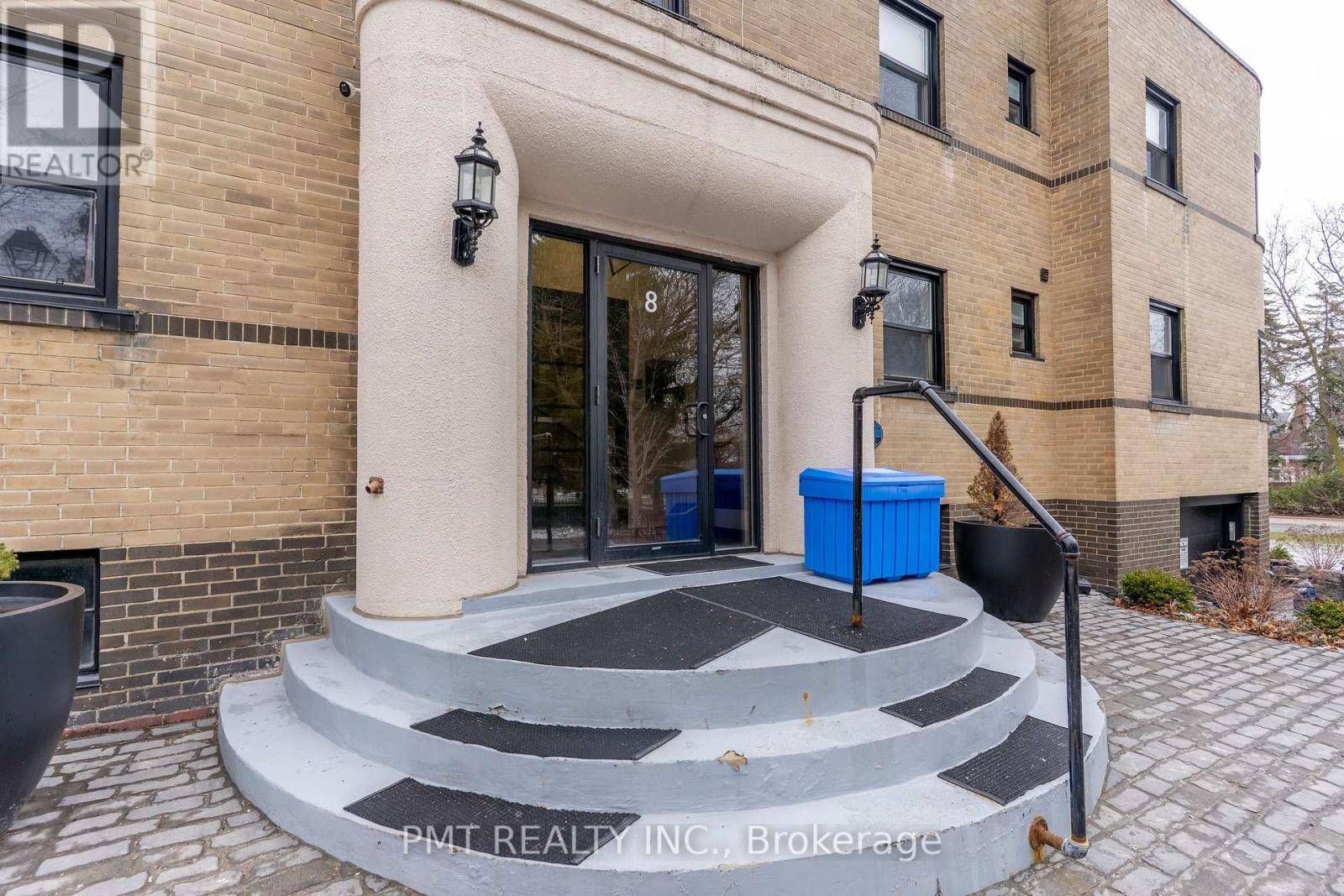 Brampton (downtown Brampton), ON L6Y1K4,8 Wellington ST West #7