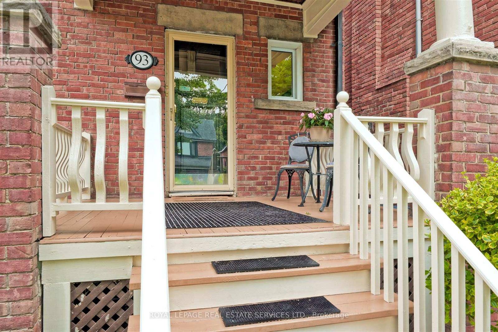 Toronto (high Park North), ON M6P2N3,93 MEDLAND CRESCENT