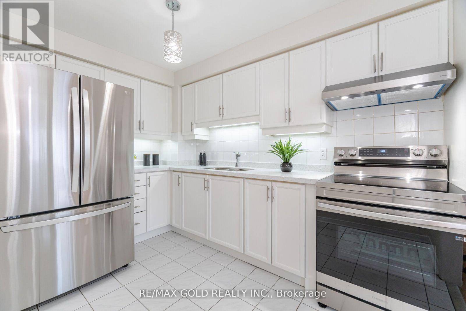 Mississauga (central Erin Mills), ON L5M5N7,5305 Glen Erin DR #78B