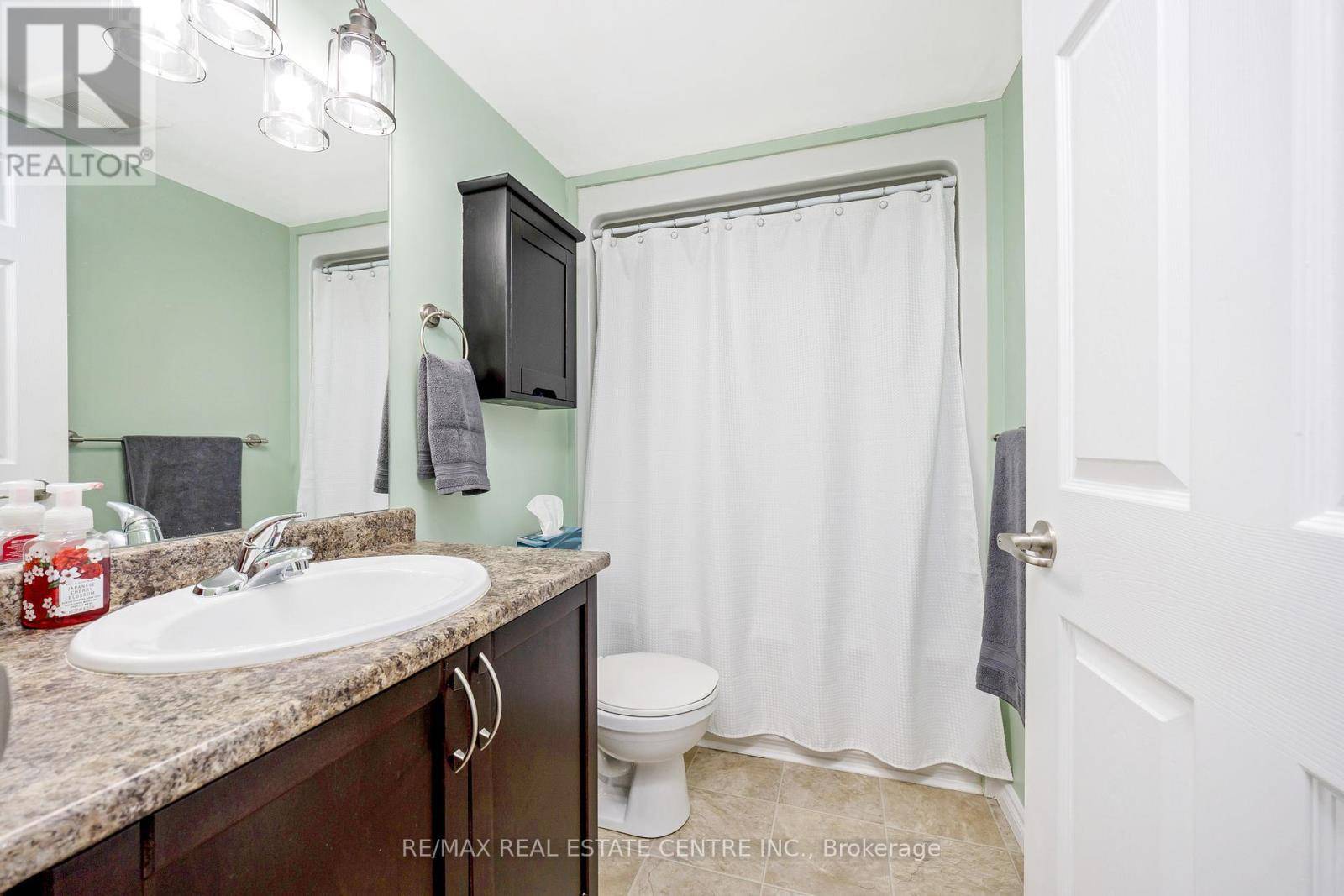 Milton (de Dempsey), ON L9T7S5,1360 Main ST East #304