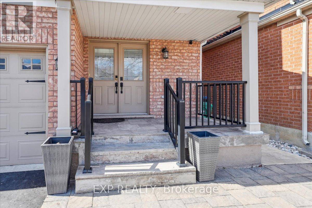 Brampton (gore Industrial North), ON L6S6L8,18 RACCOON STREET