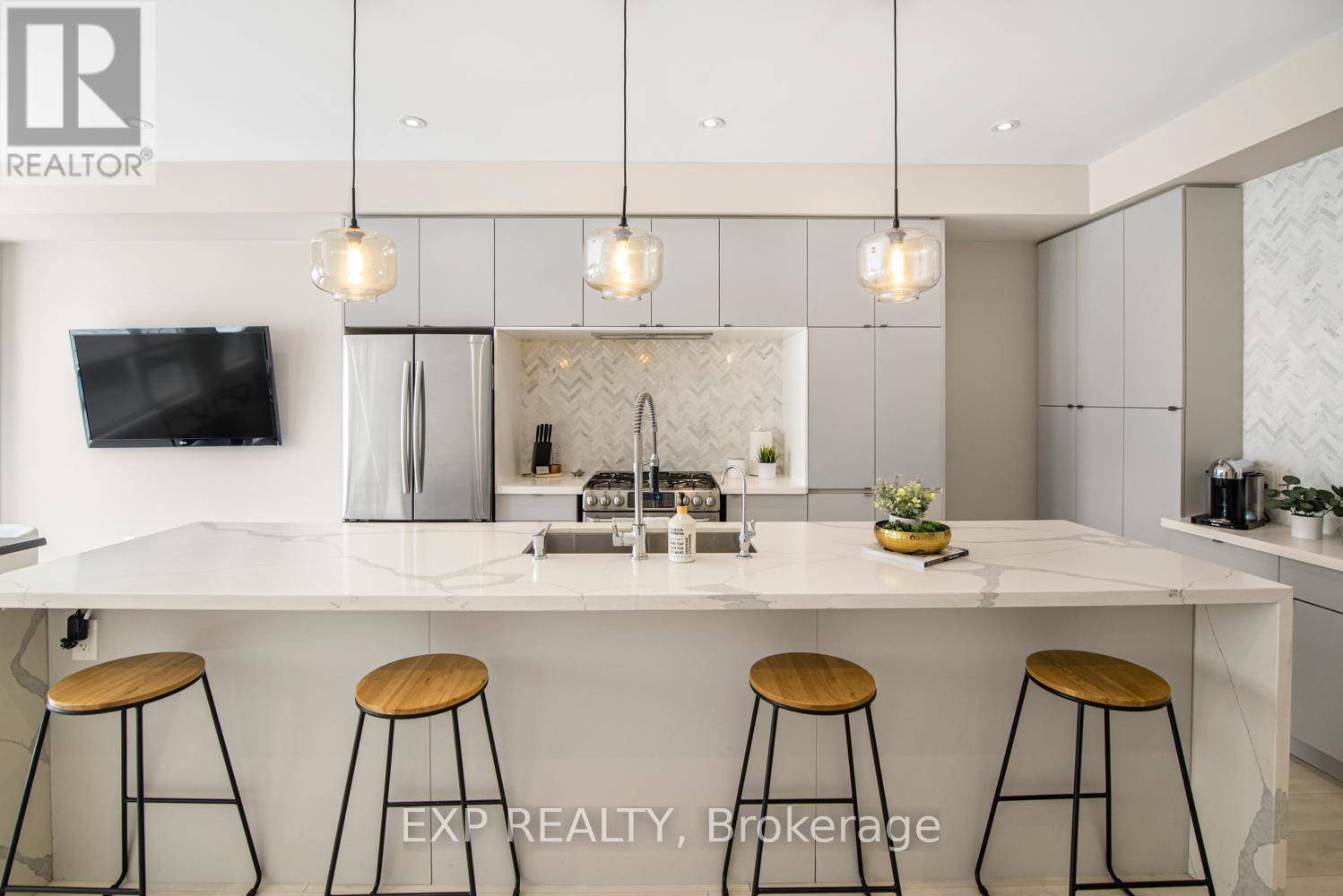 Oakville (go Glenorchy), ON L6H0L4,177 HUGUENOT ROAD