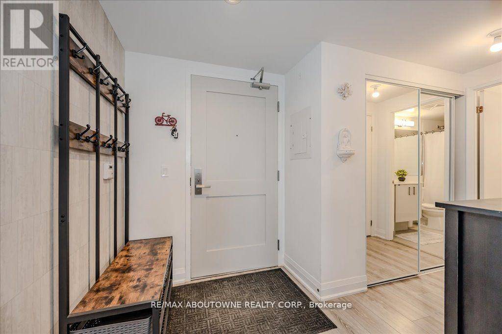 Toronto (islington-city Centre West), ON M9B0E3,26 Gibbs RD #926