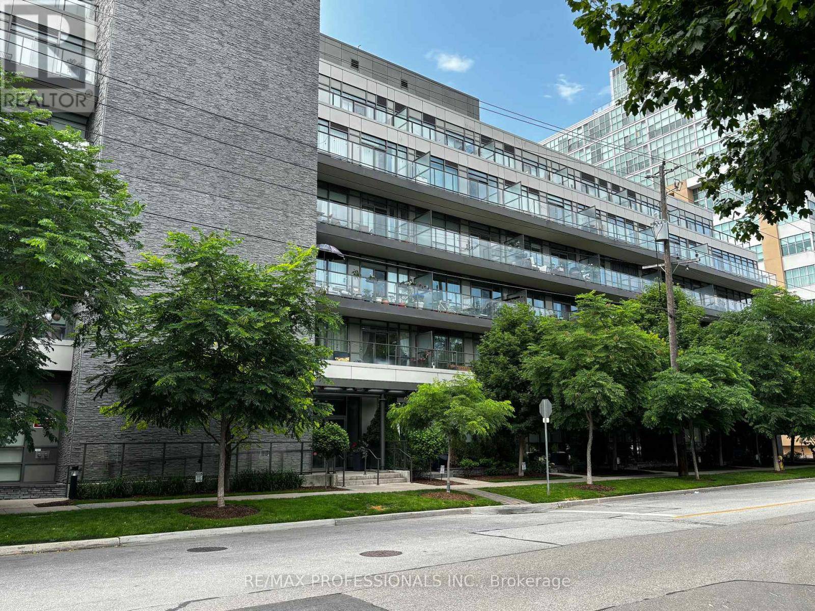 Toronto (islington-city Centre West), ON M8Z0C3,8 Fieldway RD West #303
