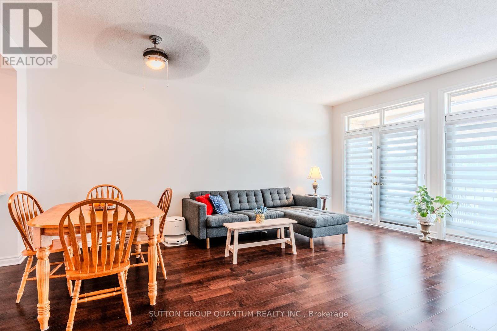 Toronto (long Branch), ON M8W1P4,3531 Lake Shore BLVD West #105