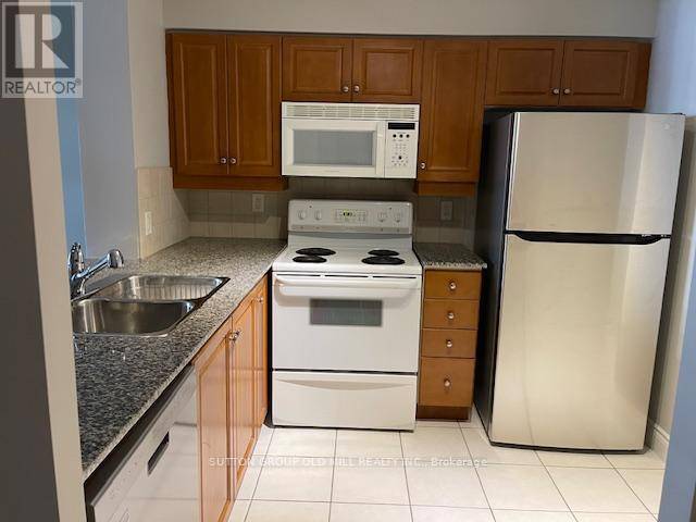 Toronto (high Park-swansea), ON M6S5A6,2511 West Bloor ST West #208