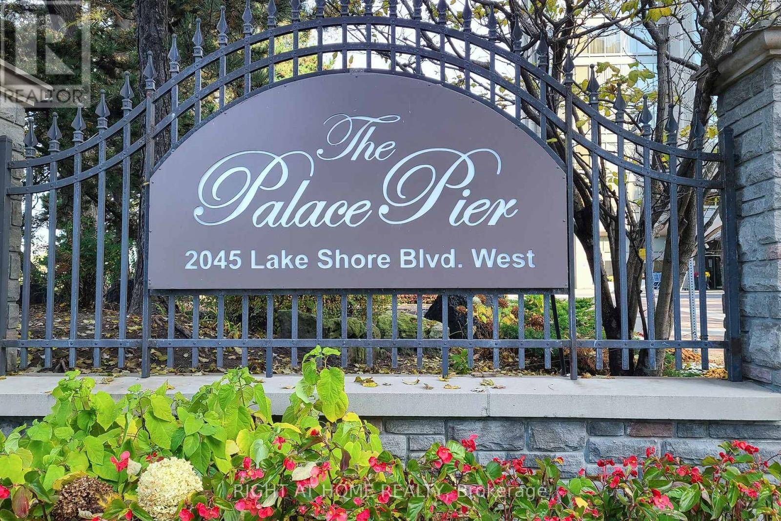 Toronto (mimico), ON M8V2Z6,2045 Lake Shore BLVD West #507
