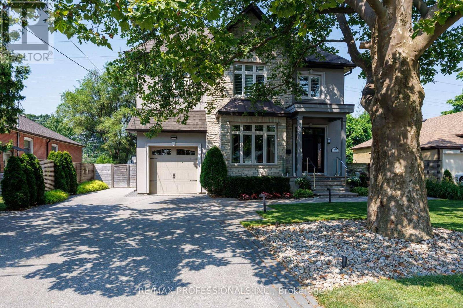 Toronto (islington-city Centre West), ON M9B4Y4,80 HALIBURTON AVENUE