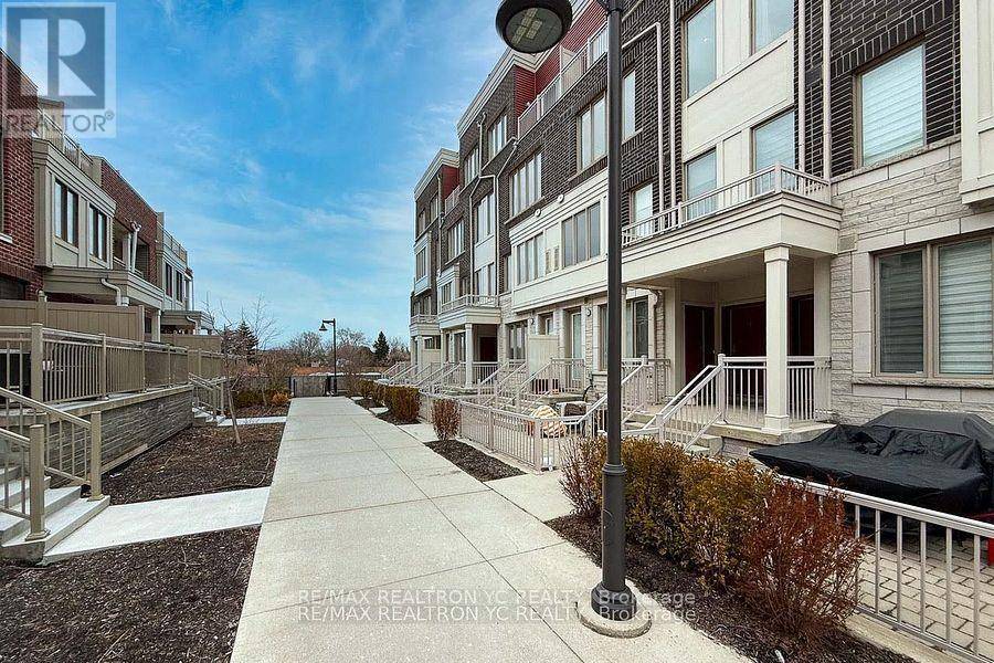 Toronto (long Branch), ON M8W0A9,125 Long Branch AVE #11