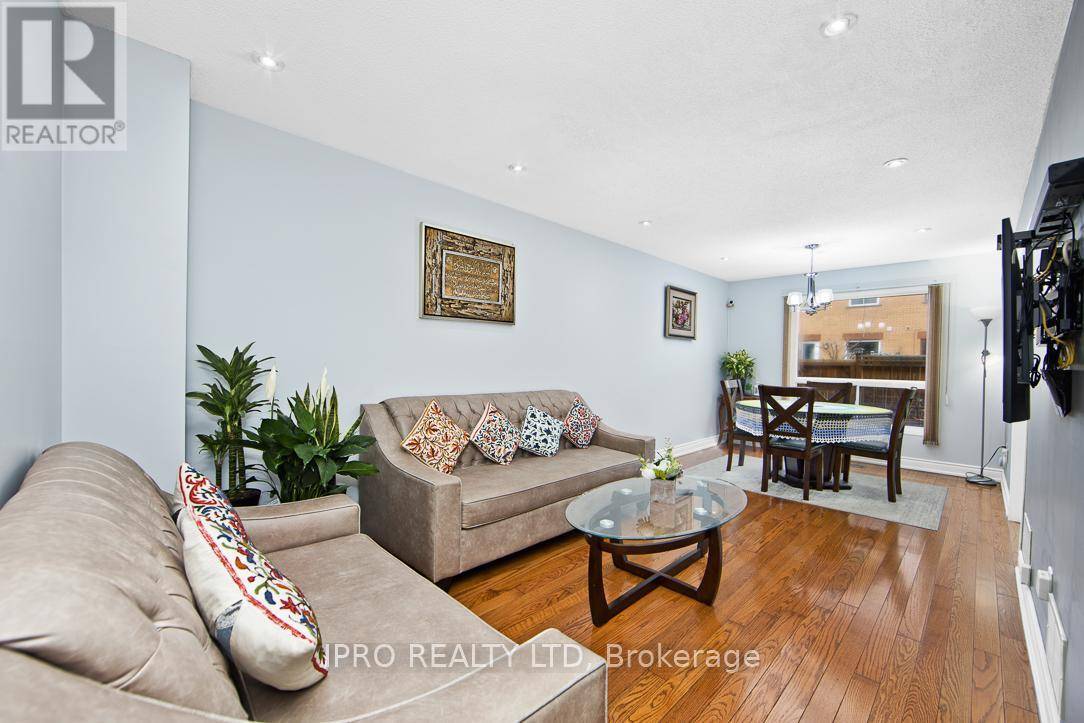 Mississauga (hurontario), ON L5R3S8,550 Steddick CT #40