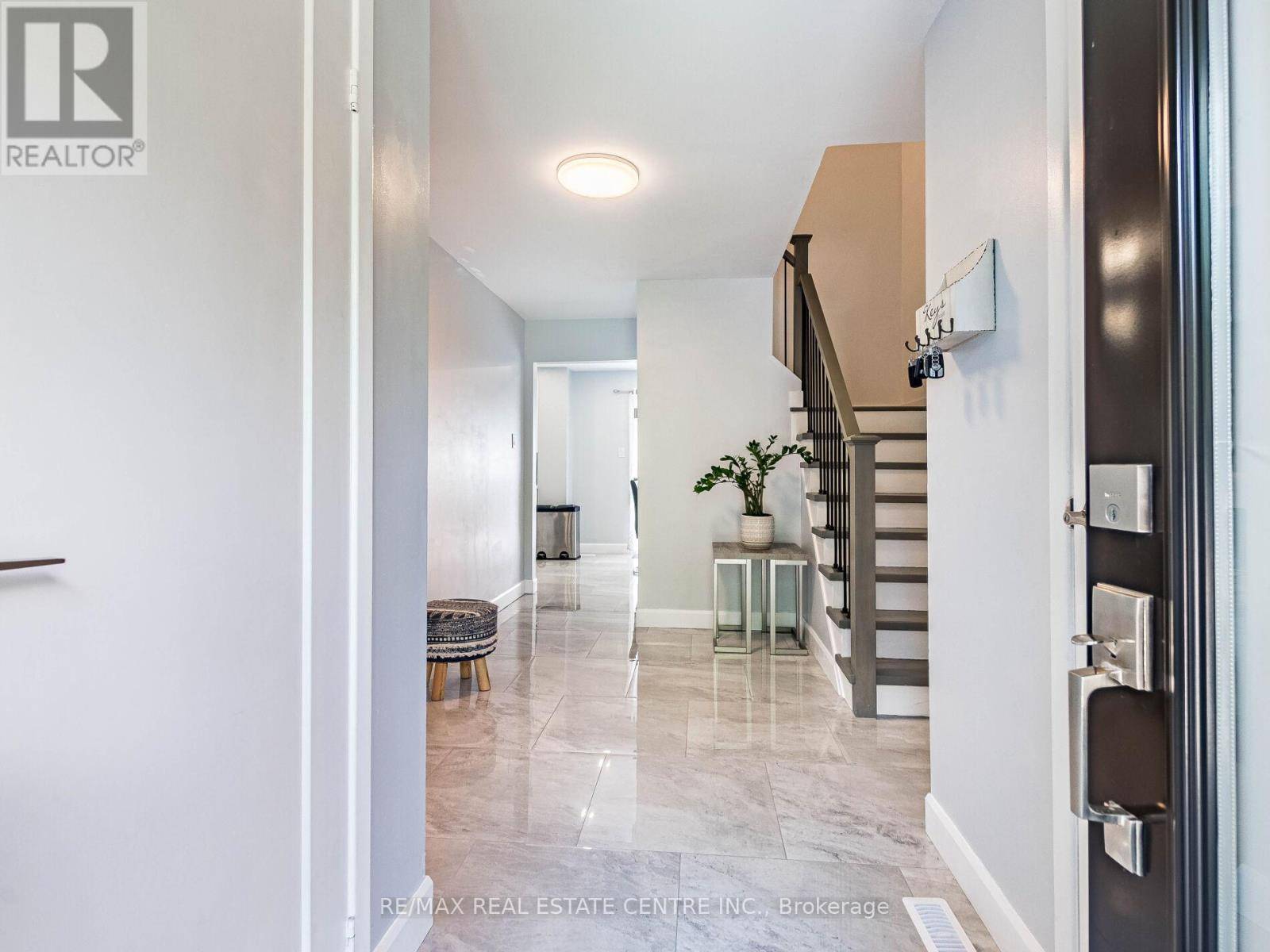 Brampton (brampton South), ON L6Y2W7,52 MOZART CRESCENT