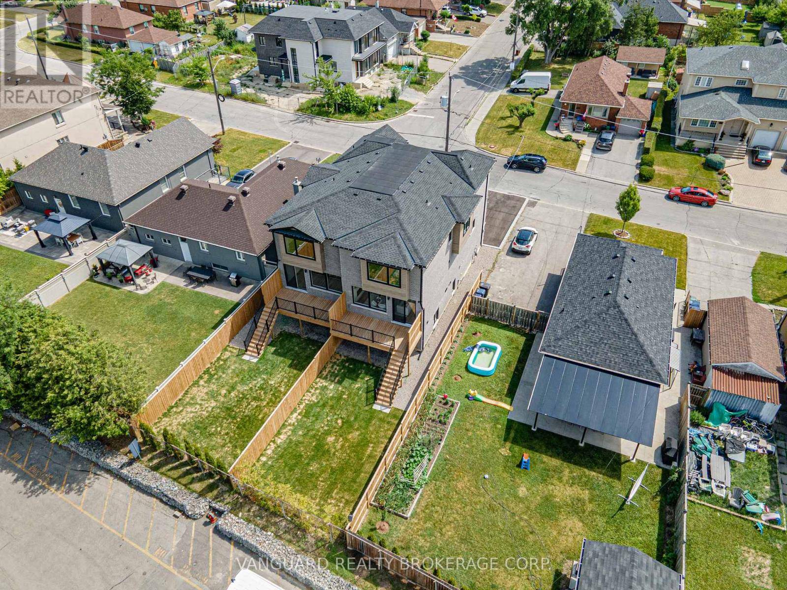 Toronto (downsview-roding-cfb), ON M3K1C5,144 Winston Park BLVD #B