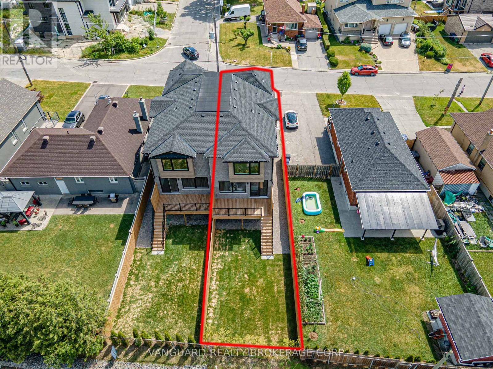 Toronto (downsview-roding-cfb), ON M3K1C5,144 Winston Park BLVD #B
