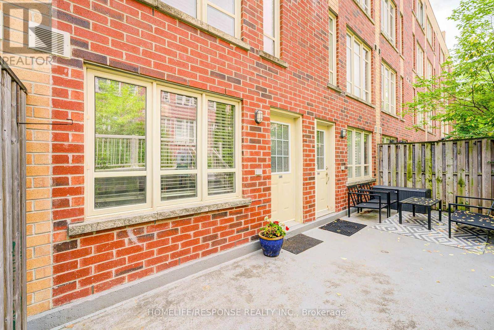 Toronto (dovercourt-wallace Emerson-junction), ON M6P3N3,35 Elsie LN #149