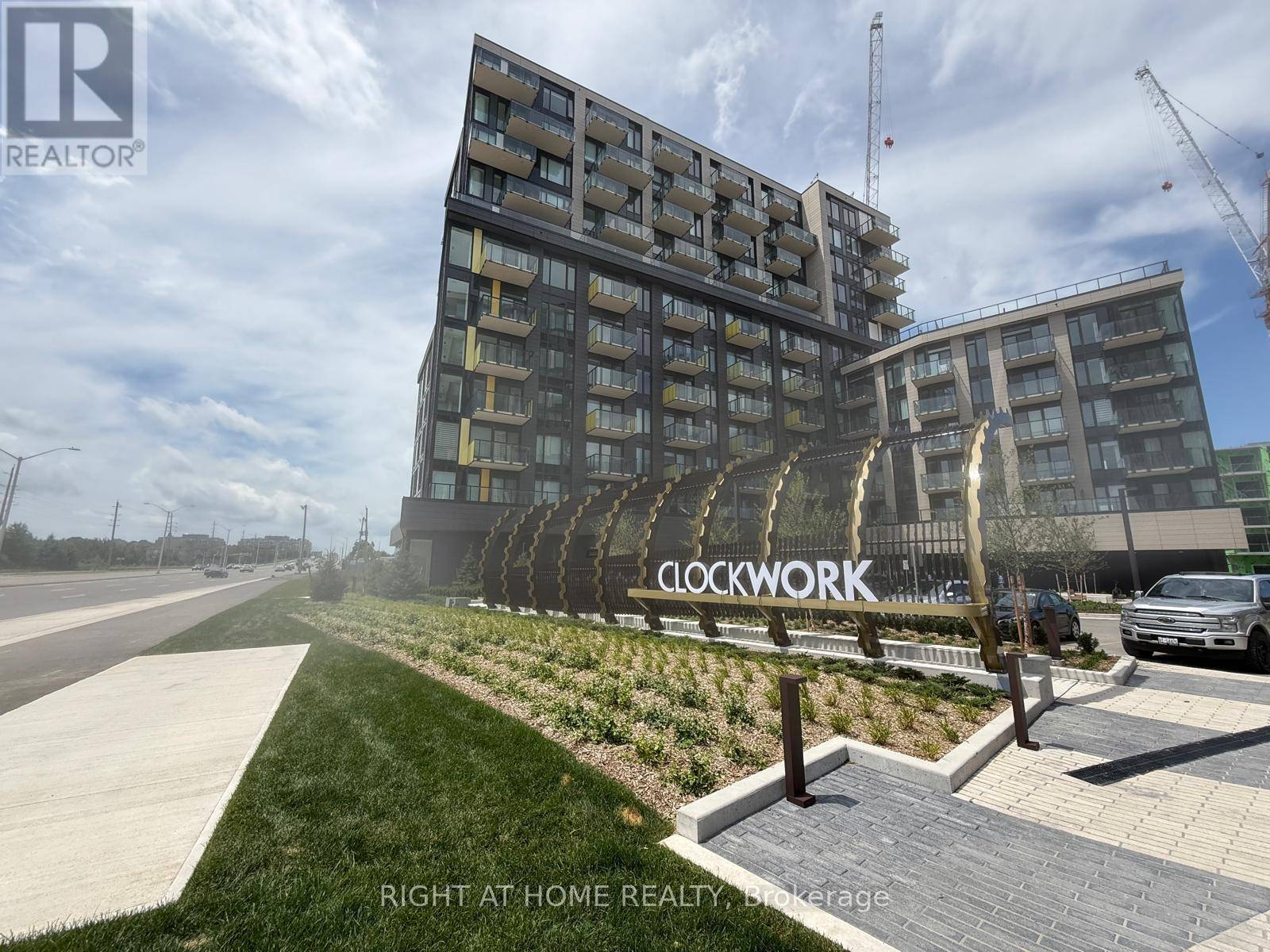 Oakville (jm Joshua Meadows), ON L6H8A4,3006 William Cutmore BLVD #904