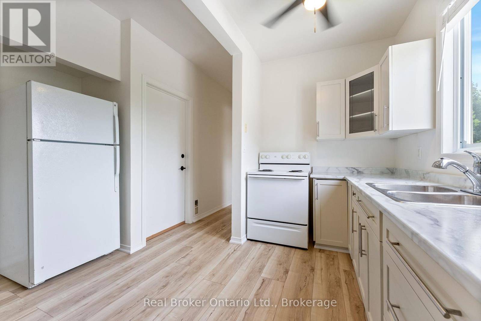 Burlington (lasalle), ON L7T3J1,985 Kingsway DR #2