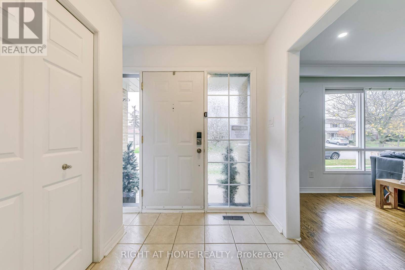 Halton Hills (georgetown), ON L7G1H5,16 DAWSON CRESCENT