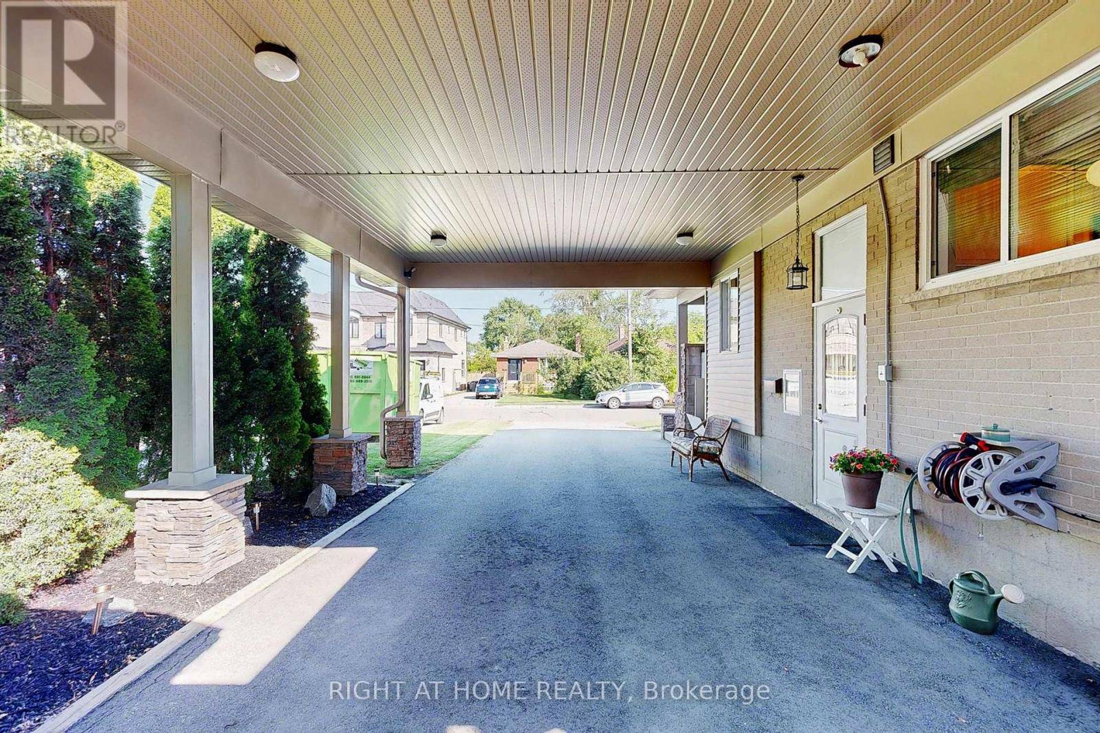 Mississauga (lakeview), ON L5E1J8,907 FOURTH STREET